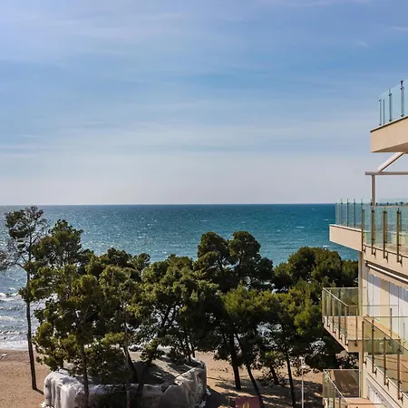 Beachfront With Pool Access By Pikhost Lägenhet Lezhë