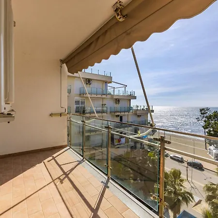 Beachfront With Pool Access By Pikhost