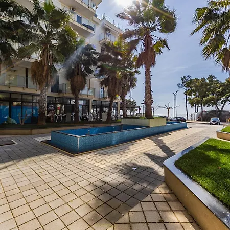 Beachfront With Pool Access By Pikhost شقة *