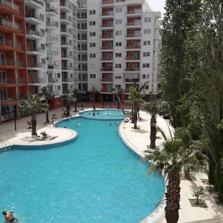 شقة Beachfront With Pool Access By Pikhost *